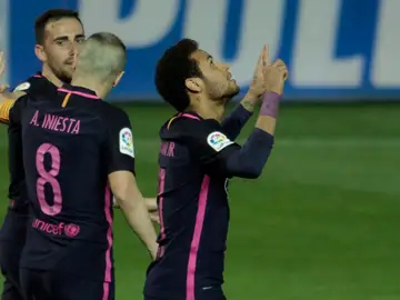 Neymar festeja su tanto número 100 con la camiseta del Barcelona Neymar festeja su tanto número 100 con la camiseta del Barcelona