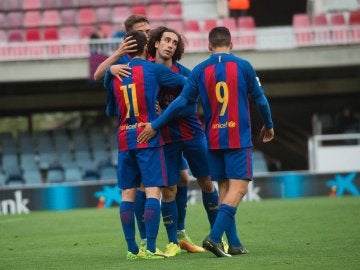 Jugadores del Barça B celebran un gol