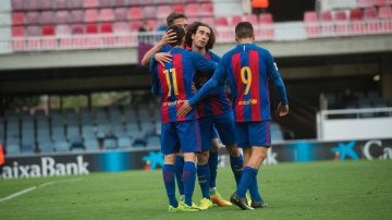 Jugadores del Barça B celebran un gol