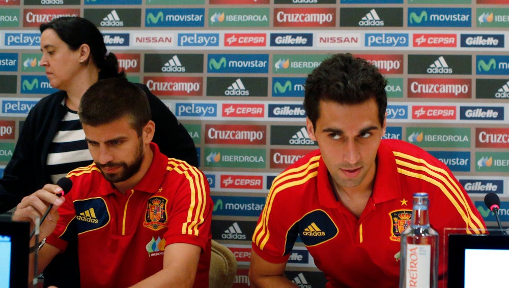 Piqué y Arbeloa, juntos en una rueda de prensa