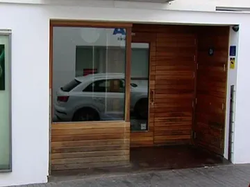 Una bebé se queda sola toda la noche en Girona Una bebé se queda sola toda la noche en Girona