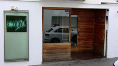 Detenidos unos padres en Girona por dejar sola toda la noche a su bebé para irse de fiesta