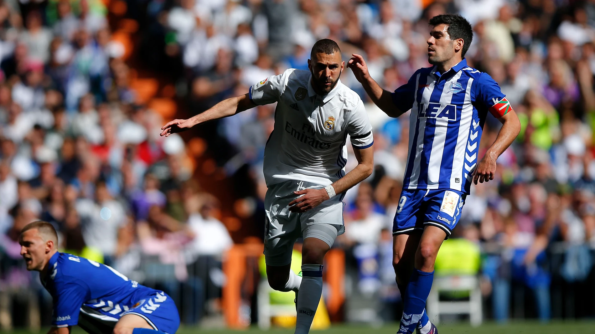 Benzema celebra su gol contra el Alavés Benzema celebra su gol contra el Alavés