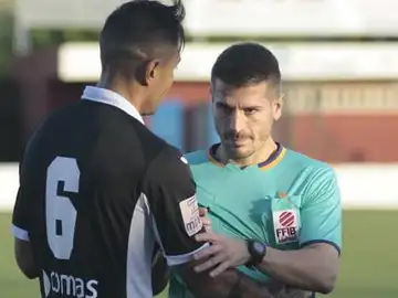 El árbitro Carlos Lara Ortega El árbitro Carlos Lara Ortega