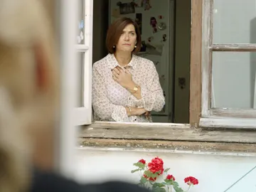 Las vecinas de Carmen se encuentran con “la viuda negra” de Maritxu Las vecinas de Carmen se encuentran con “la viuda negra” de Maritxu