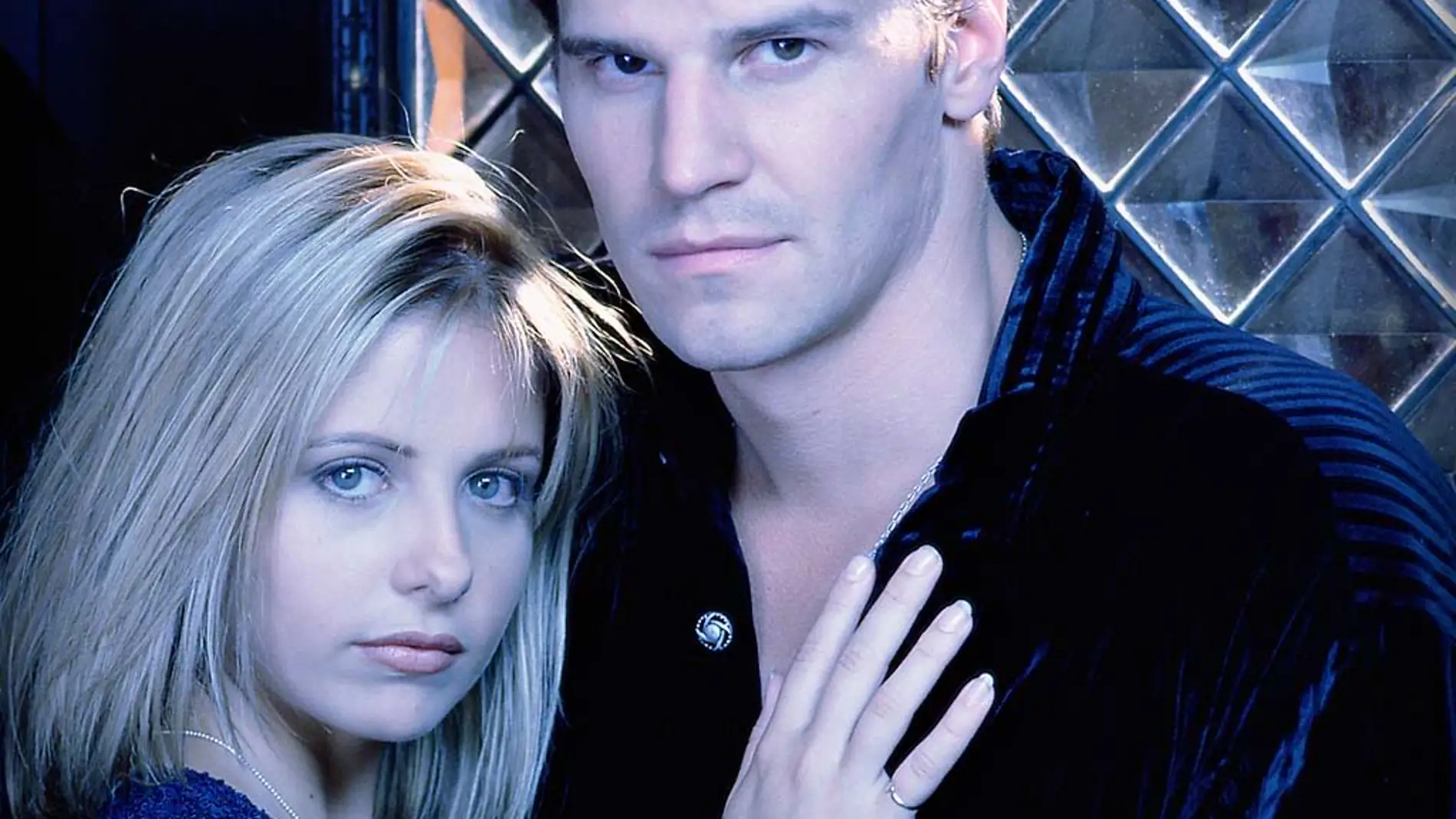 Sarah Michelle Geller y David Boreanaz en 'Buffy Cazavampiros'