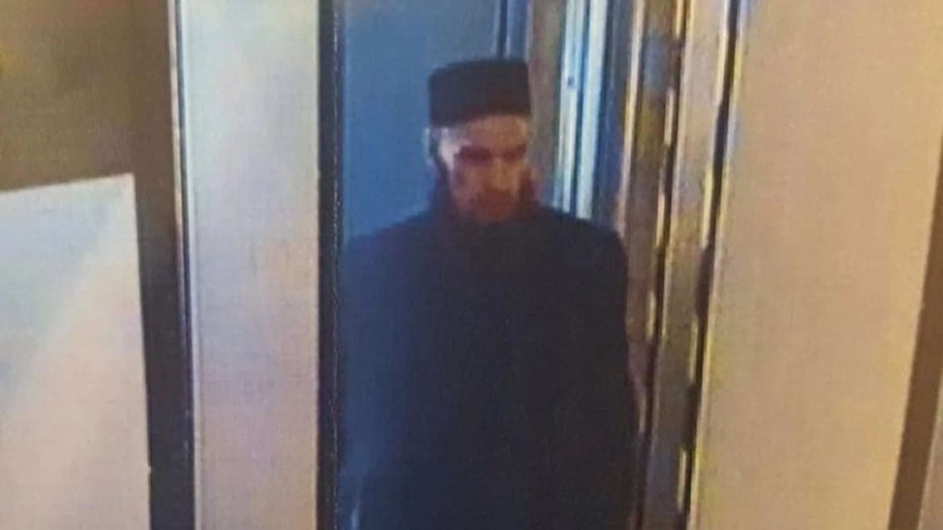 Los medios rusos difunden la imagen de este hombre en relación con la explosión en el metro de San Petersburgo Los medios rusos difunden la imagen de este hombre en relación con la explosión en el metro de San Petersburgo
