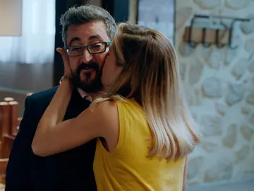 Koldo ayuda a Carmen Koldo ayuda a Carmen