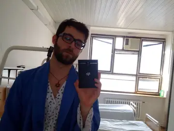 Efraim sufre un tumor en la vejiga pero su médico le diagnostica una inflamación Efraim sufre un tumor en la vejiga pero su médico le diagnostica una inflamación