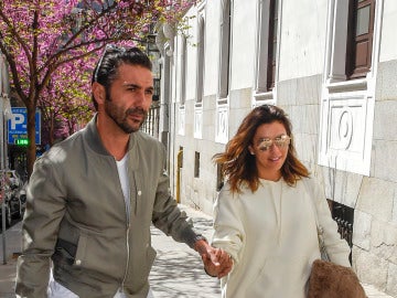 Eva Longoria y su marido Pepe bastón en su llegada a Madrid Eva Longoria y su marido Pepe bastón en su llegada a Madrid