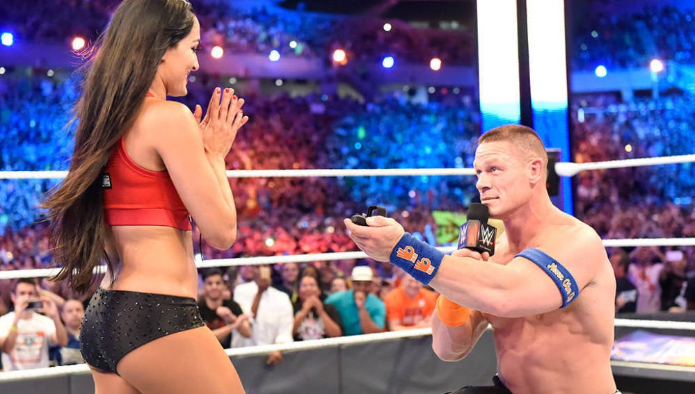 El Luchador John Cena Le Pide Matrimonio A Nikki Bella En Wrestlemania Cena sale y acepta el premio y habla de todo lo que le ha sucedido en el 2010, pero. luchador john cena le pide matrimonio