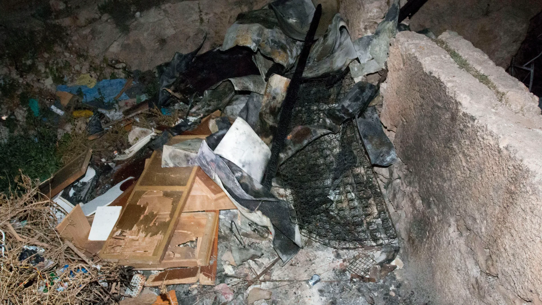 Estado en que ha quedado la casa cueva situada en el paraje de La Molineta Estado en que ha quedado la casa cueva situada en el paraje de La Molineta