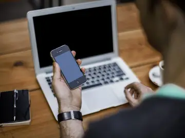 El uso de teléfonos móviles no es perjudicial para la salud ni provoca cáncer El uso de teléfonos móviles no es perjudicial para la salud ni provoca cáncer