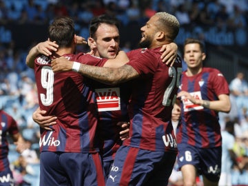 Kike García celebra un gol con el Eibar