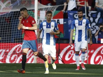 Sergio León celebra uno de sus goles con Osasuna