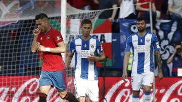 Sergio León celebra uno de sus goles con Osasuna