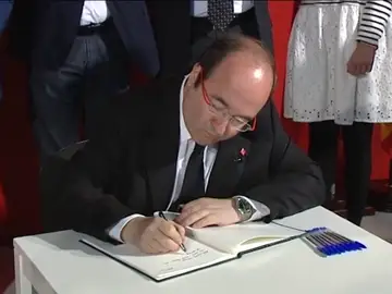 Frame 19.587438 de: Miquel Iceta inaugura el libro de condolencias en memoria de Carme Chacón Frame 19.587438 de: Miquel Iceta inaugura el libro de condolencias en memoria de Carme Chacón