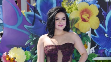 Ariel Winter luciendo un sexy vestido en la presentación de 'Los Pitufos: La villa perdida'