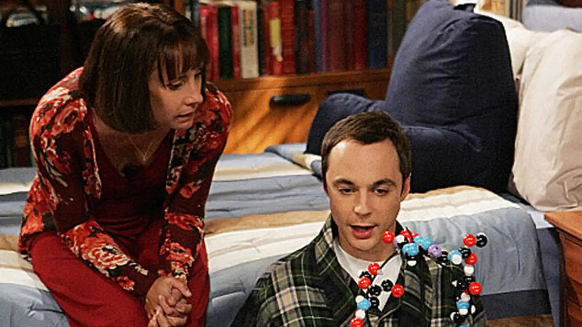 Sheldon Cooper y su madre en 'The Big Bang Theory'