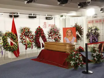 Capilla ardiente de Carme Chacón instalada en la sede del PSOE, en Ferraz Capilla ardiente de Carme Chacón instalada en la sede del PSOE, en Ferraz