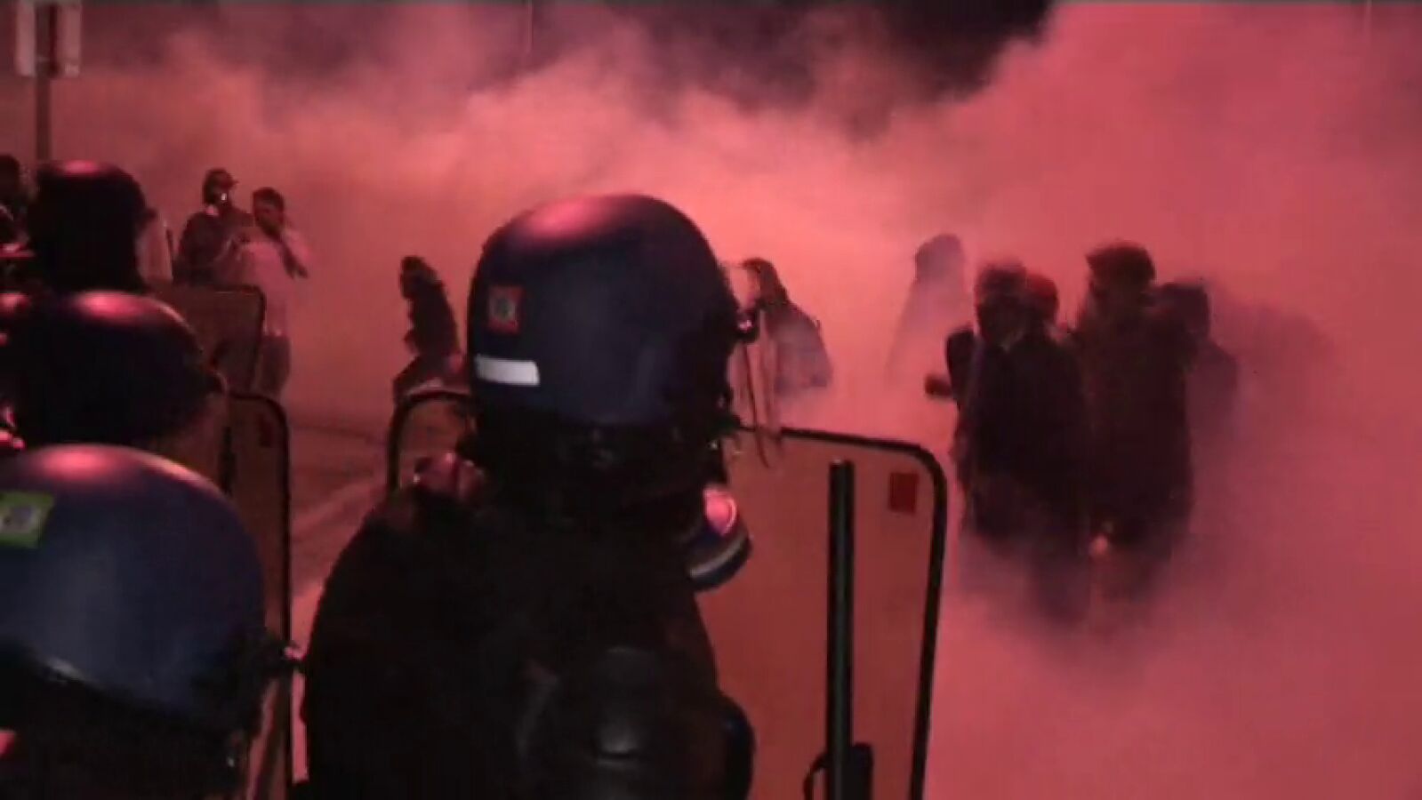 Enfrentamiento entre guardias de prisiones y la policía en Francia