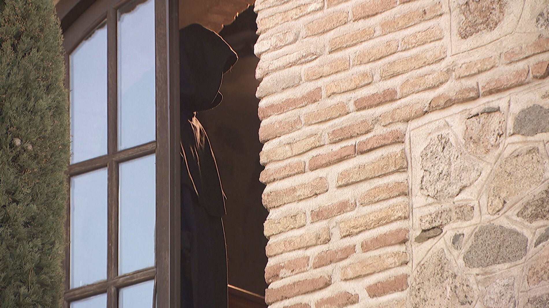 Una presencia encapuchada siembra el miedo en Puente Viejo