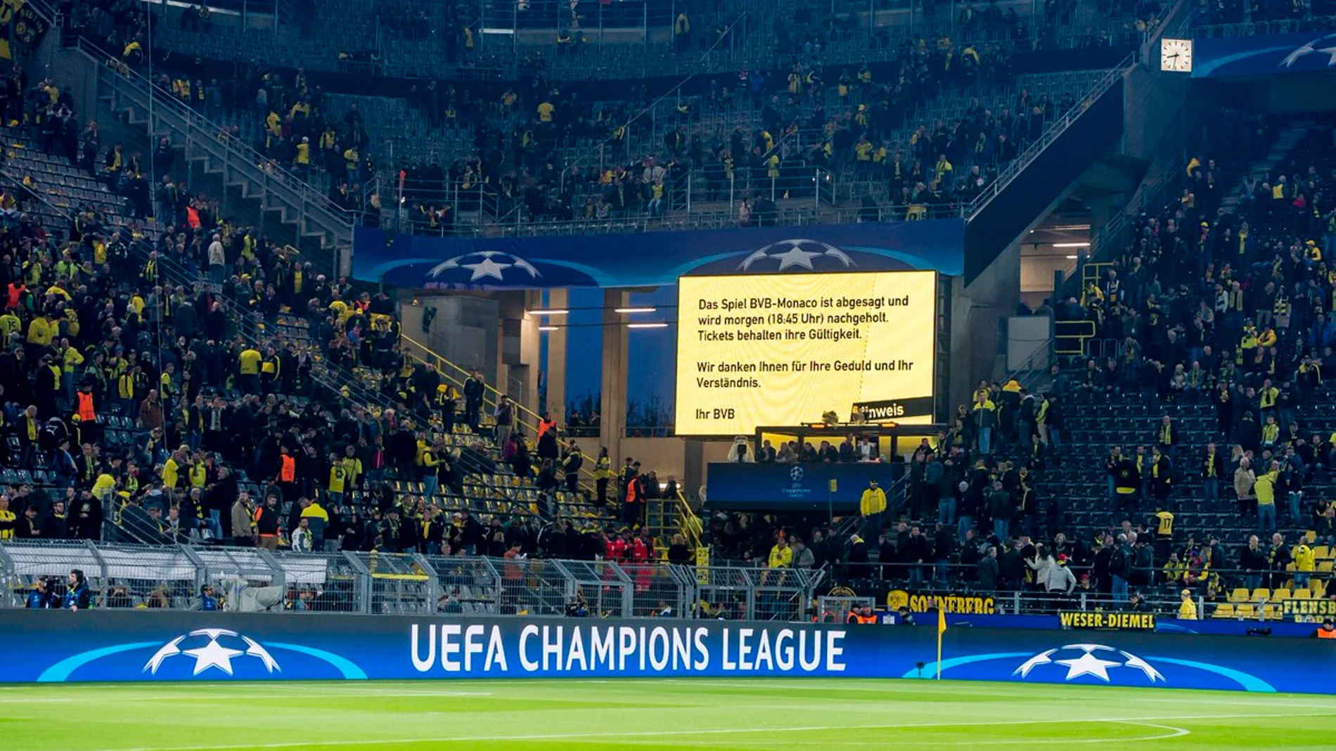 El estadio del Borussia Dortmund, tras el anuncio de suspensión del partido