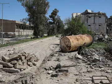 Hallan en Irak una fosa común con restos de personas ejecutadas por Dáesh Hallan en Irak una fosa común con restos de personas ejecutadas por Dáesh