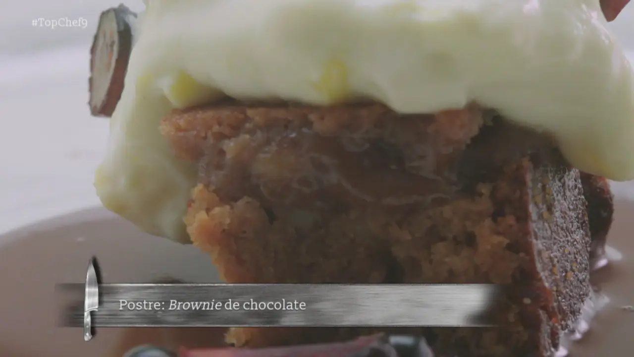 Brownie con sopita de amaretto