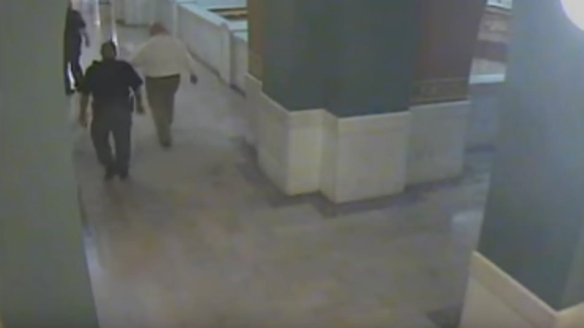 Un hombre se suicida antes de ser juzgado por un triple asesinato Un hombre se suicida antes de ser juzgado por un triple asesinato