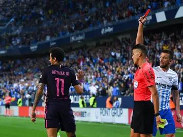 Neymar, en el momento de ser expulsado en La Rosaleda Neymar, en el momento de ser expulsado en La Rosaleda