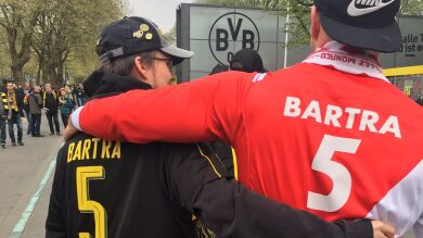 Las aficiones del Dortmund y del Mónaco, unidas por Marc Bartra