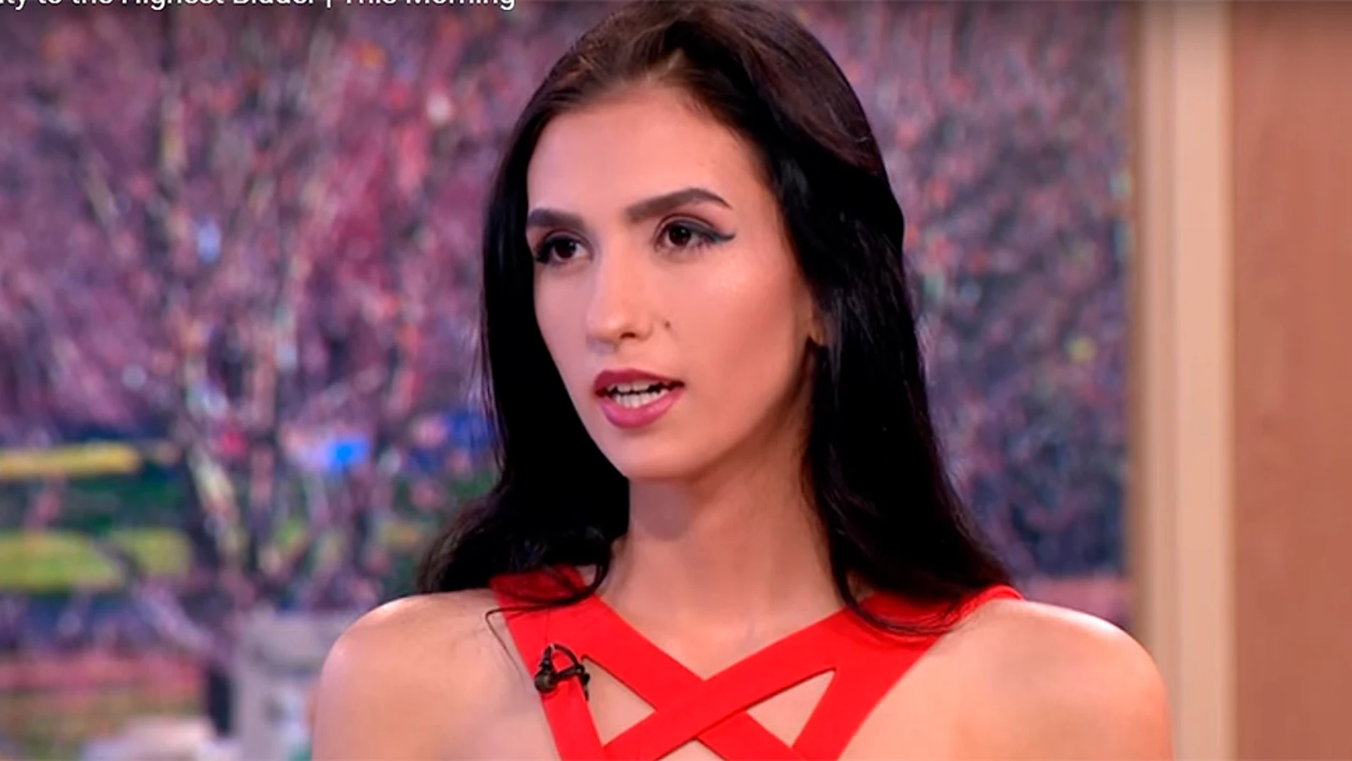 Alexandra ha subastado su virginidad para pagar sus estudios Alexandra ha subastado su virginidad para pagar sus estudios