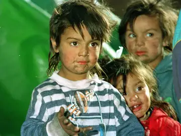 Imagen de un grupo de niños de un poblado gitano en Alcalá de Henares Imagen de un grupo de niños de un poblado gitano en Alcalá de Henares