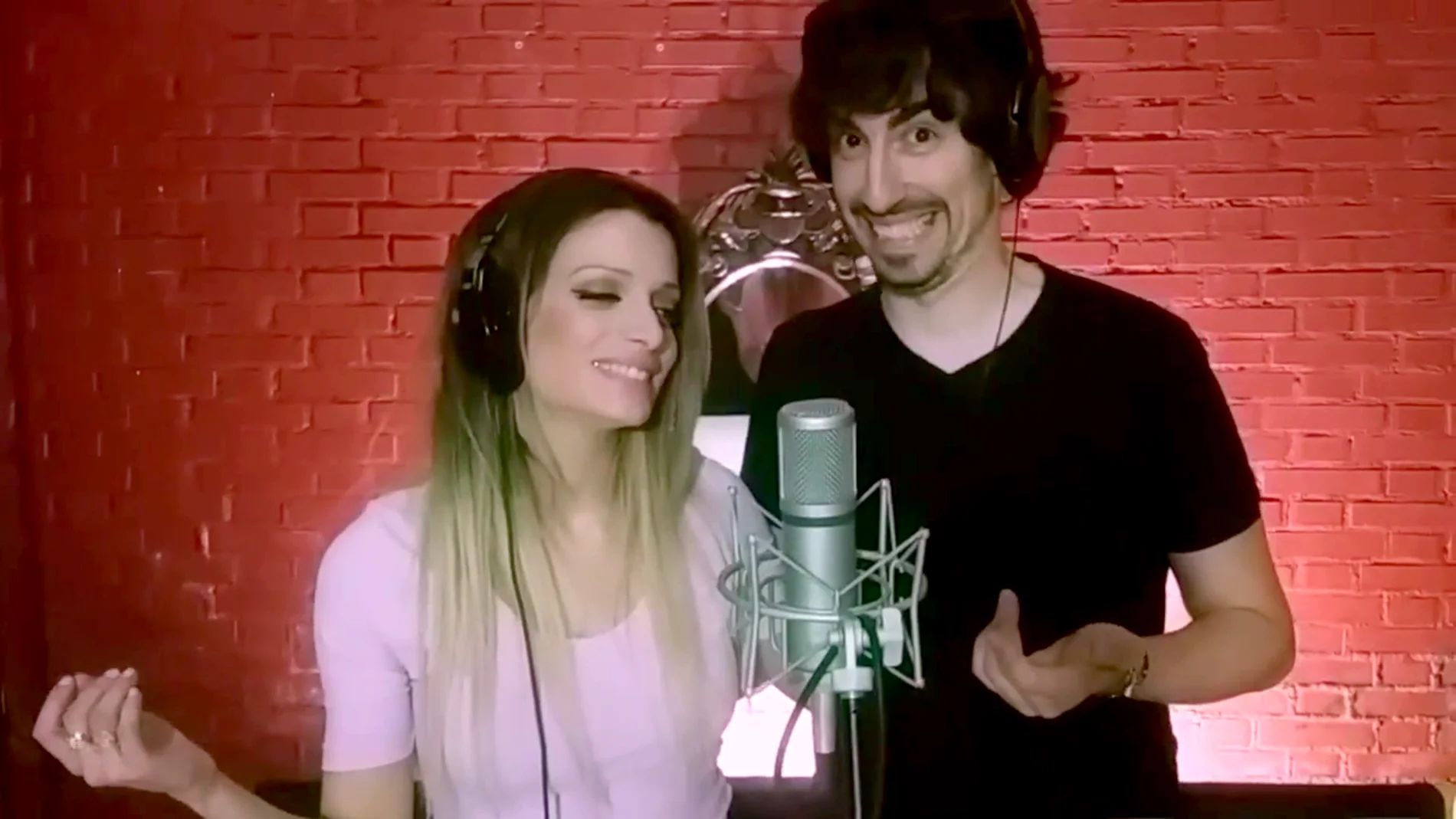Nacho Lozano y Patricia Aguilar cantan 'Vivo por ella' a 20 voces