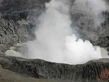 Fotografía del cráter del volcán Poás en Costa Rica Fotografía del cráter del volcán Poás en Costa Rica