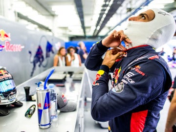 Carlos Sainz, durante los entrenamientos libres del GP de Baréin