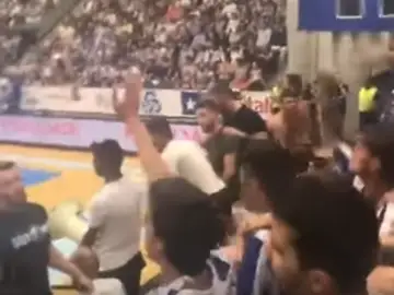 Los 'Super Dragoes' del Oporto, en el partido ante el Benfica Los 'Super Dragoes' del Oporto, en el partido ante el Benfica