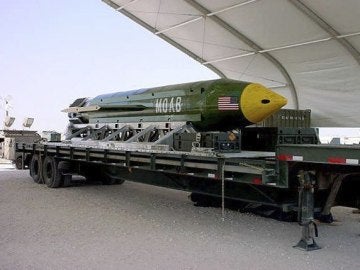  Imagen de la bomba GBU-43 Massive Ordnance Air Blast
