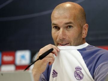 Zidane, durante la rueda de prensa