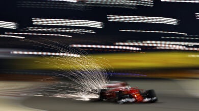 Sebastian Vettel vuelve a liderar unos accidentados Libres 2 con Alonso 14º o Sainz 18º