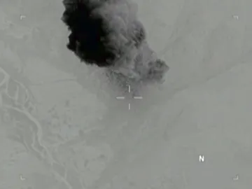 Imagen del ataque que EEUU llevó a cabo sobre una base yihadista en Afganistán Imagen del ataque que EEUU llevó a cabo sobre una base yihadista en Afganistán