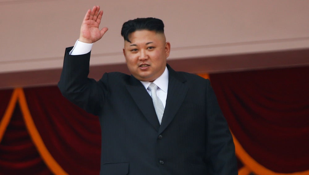 Kim Jong Un ha presidido el desfile militar del Día del Sol