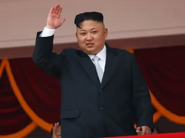 Kim Jong Un ha presidido el desfile militar del Día del Sol Kim Jong Un ha presidido el desfile militar del Día del Sol