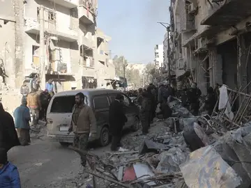 Civiles siendo evacuados del este de la ciudad de Alepo, Siria Civiles siendo evacuados del este de la ciudad de Alepo, Siria