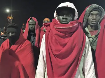 Inmigrantes rescatados de una patera Inmigrantes rescatados de una patera