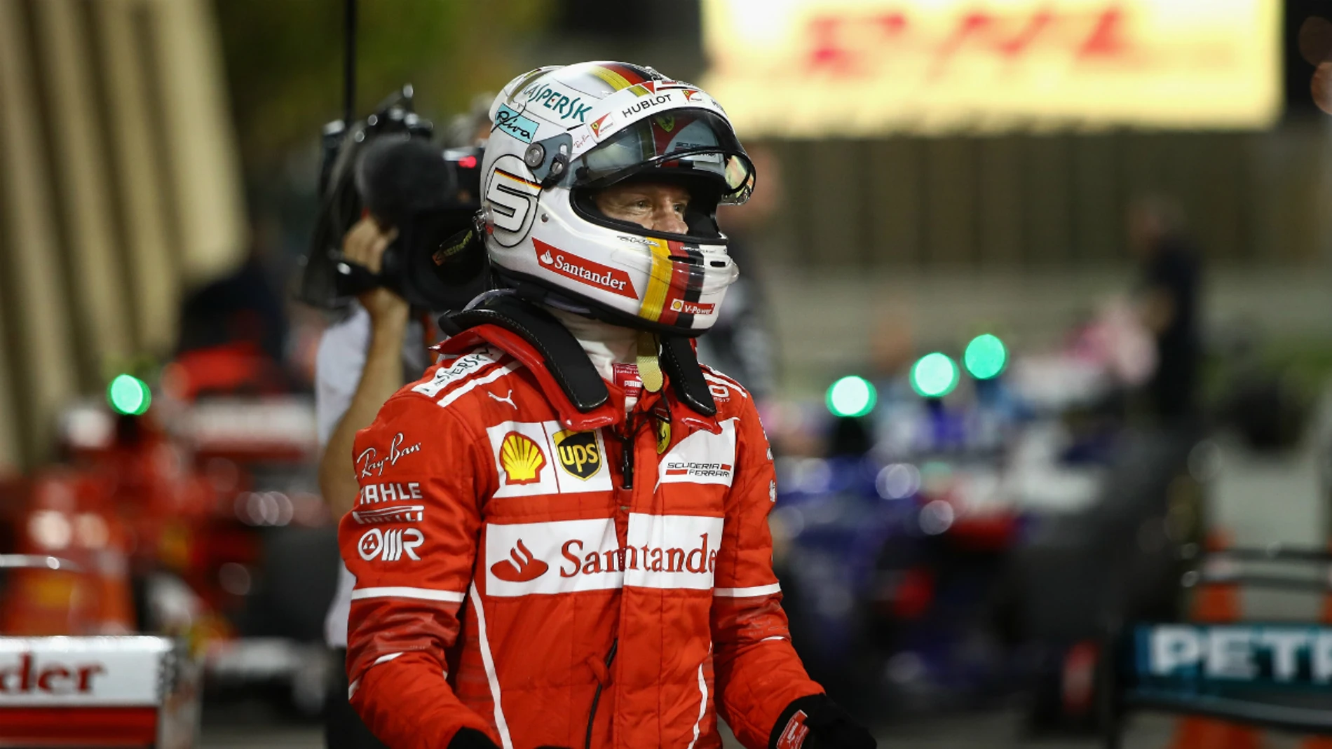 Vettel celebra un triunfo con Ferrari