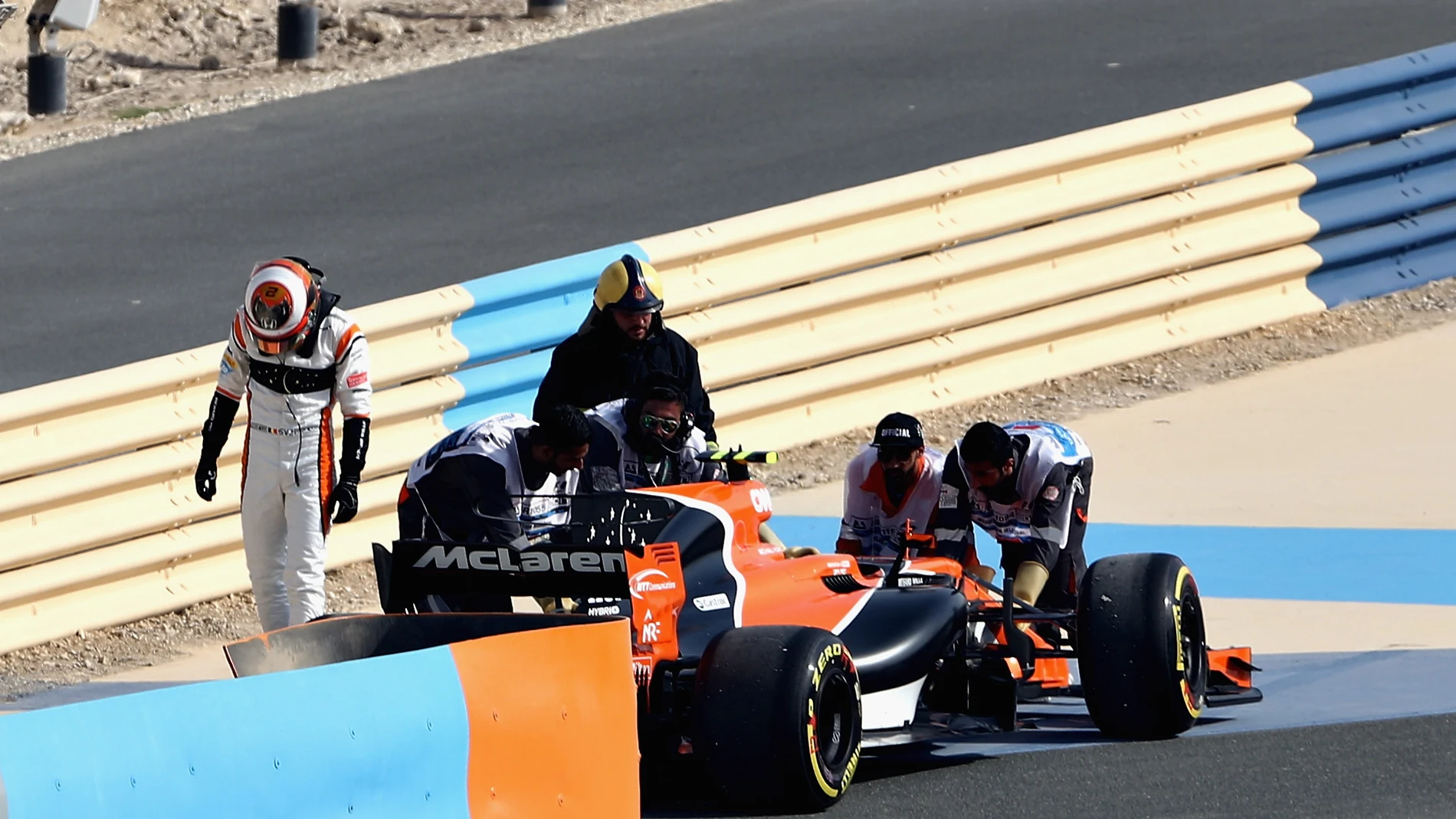 Vandoorne se baja del MCL32 en la sesión de clasificación