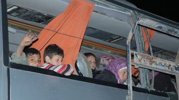 Autobuses con evacuados de ciudades sirias