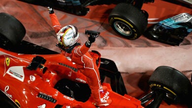 Vettel consigue la victoria en Baréin por delante de Hamilton con abandonos de Sainz y de Alonso
